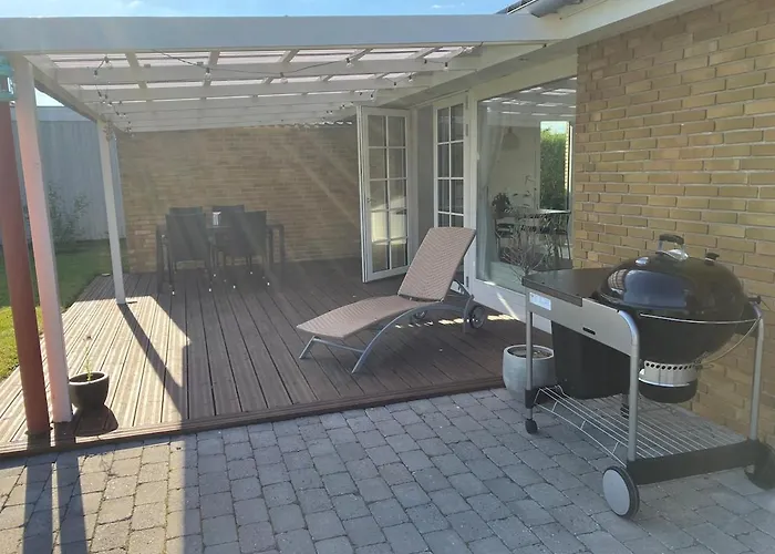 House Close To Center, And Great Northern Willa *