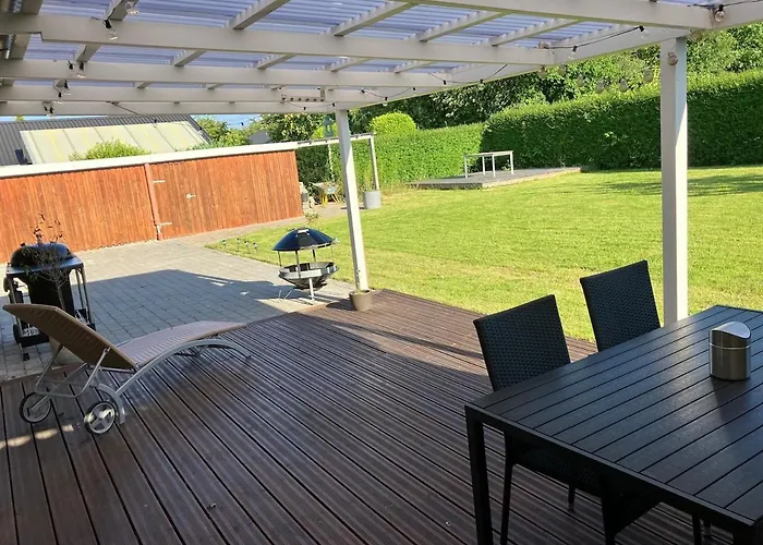 House Close To Center, And Great Northern Willa